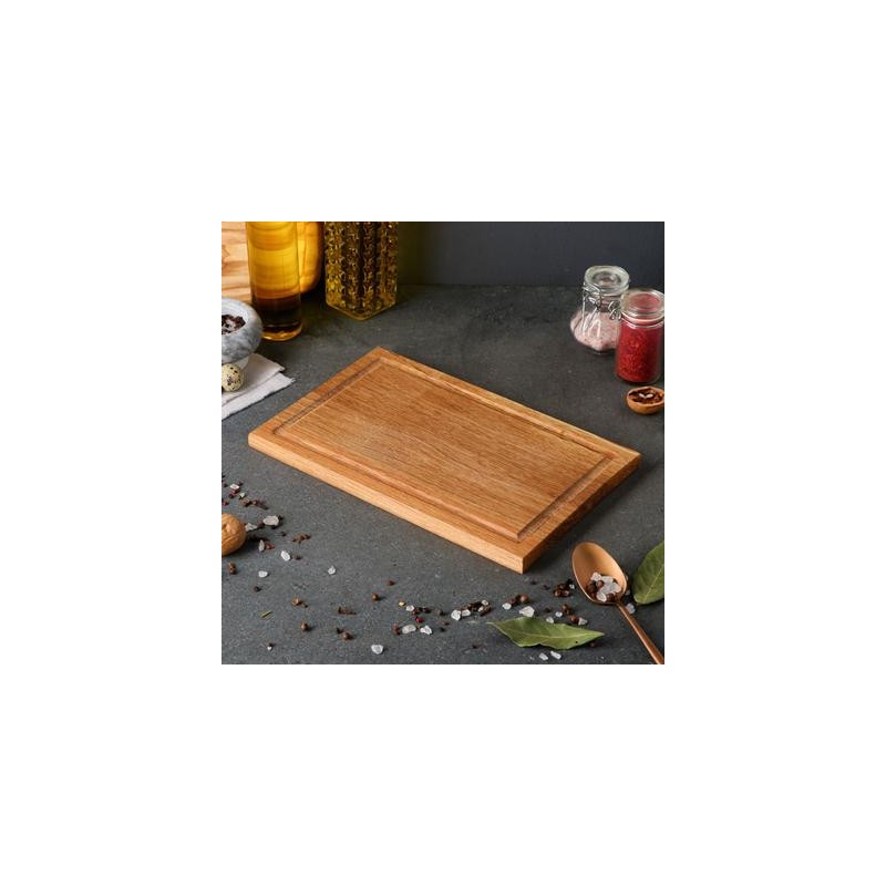 Rectangular cutting board with gutter of oak