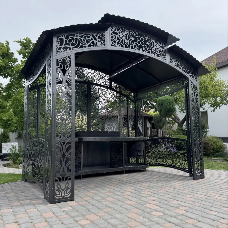 Der Grillkomplex „Venedig“ besteht aus einem Grill mit Herd für einen Kessel und einem Spülbecken