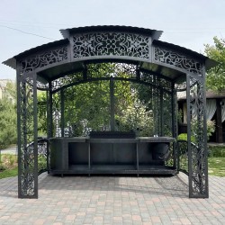 Der Grillkomplex „Venedig“ besteht aus einem Grill mit Herd für einen Kessel und einem Spülbecken