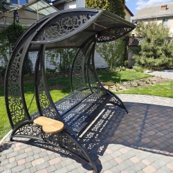 Luxuriöse Gartenschaukel aus Metall mit Überdachung und Schlaffunktion