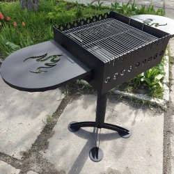 Kompakter Mangal 3 mm mit Grillrost & 8 Spießen | Lyrin24