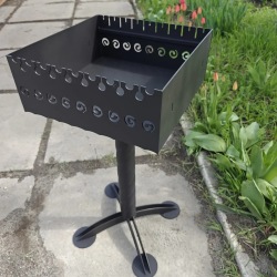 Kompakter Mangal 3 mm mit Grillrost & 8 Spießen | Lyrin24
